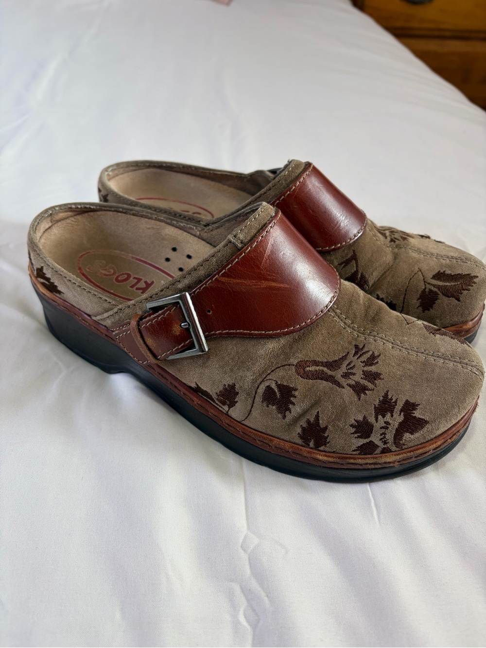 Klogs Women's Brown Suede Embroidered Clogs with Cognac Leather Strap 9